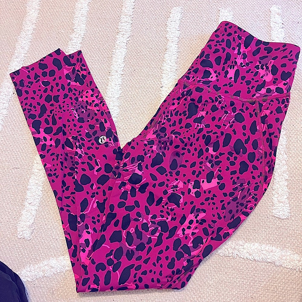 lululemon base pace legging sonic pink pow pink size 4 NWT 🎄 CHRISTMAS SALE 🎄 - Picture 2 of 2